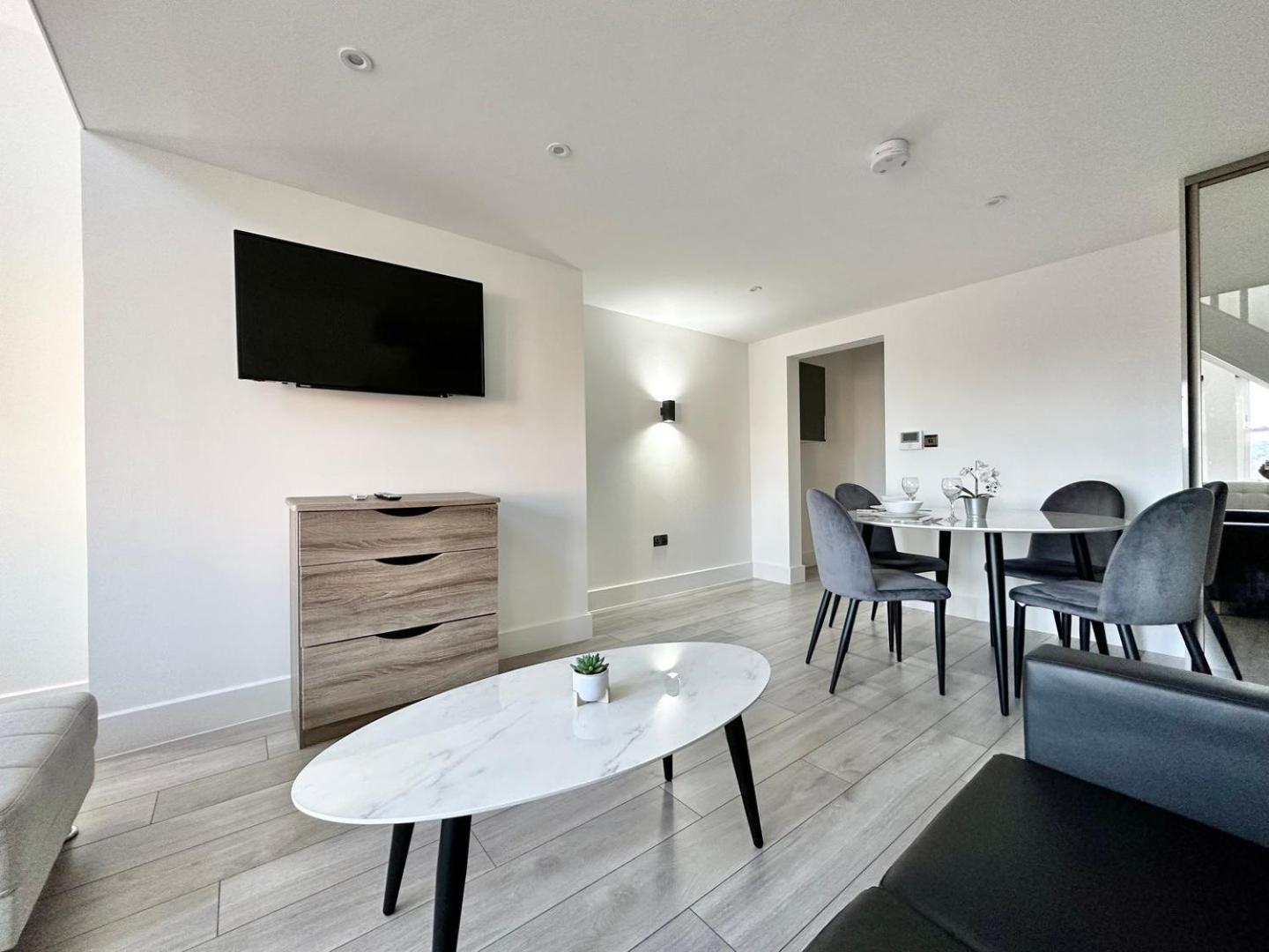 Luxury Duplex City Centre Apartment Leeds  Bagian luar foto