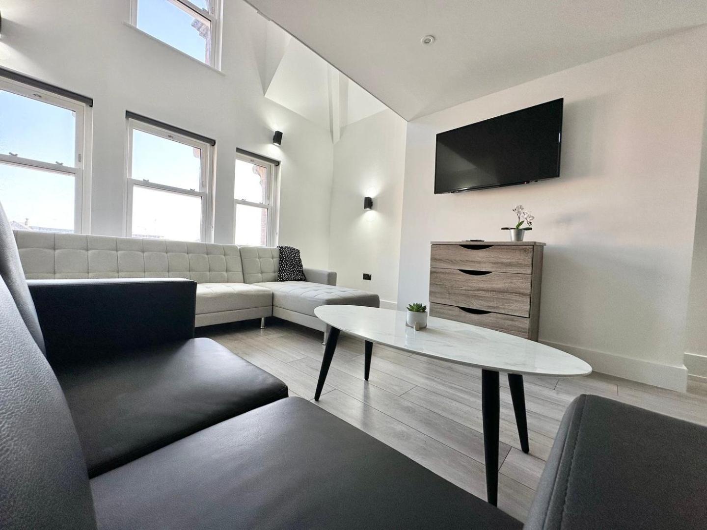 Luxury Duplex City Centre Apartment Leeds  Bagian luar foto