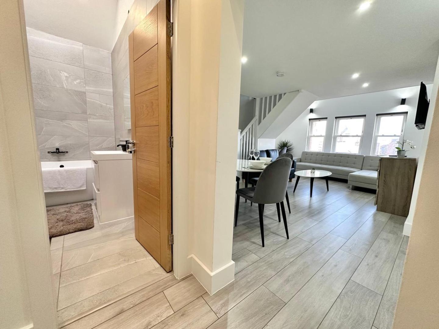 Luxury Duplex City Centre Apartment Leeds  Bagian luar foto